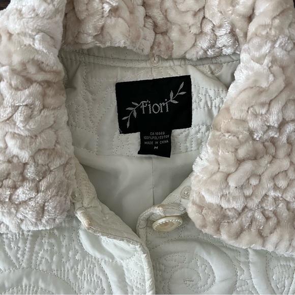 Quilted white jacket with removable collar - Picture 1 of 4